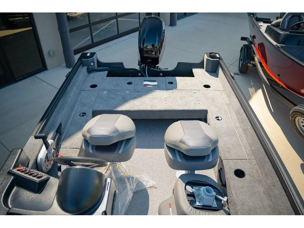 2027 Alumacraft Classic 165 Side Console alt