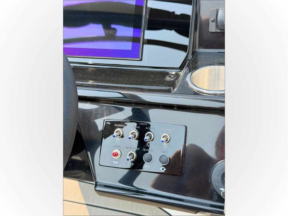 2027 Sea Ray Spo 210 alt