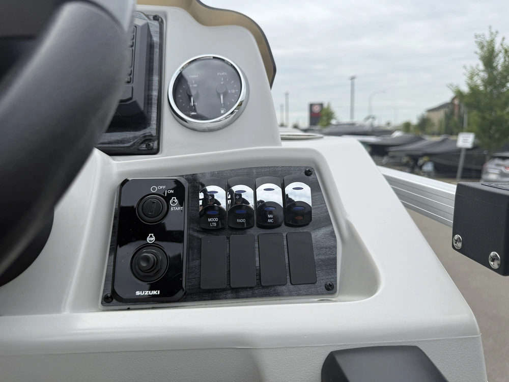2025 Tahoe 2380ql alt