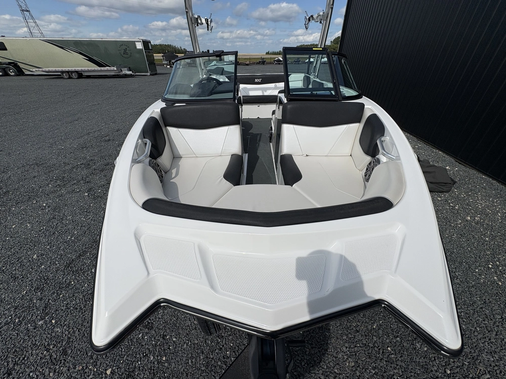 2016 Mastercraft Nxt 20 alt