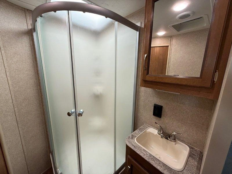 Coachmen Catalina 333rets 2019 alt