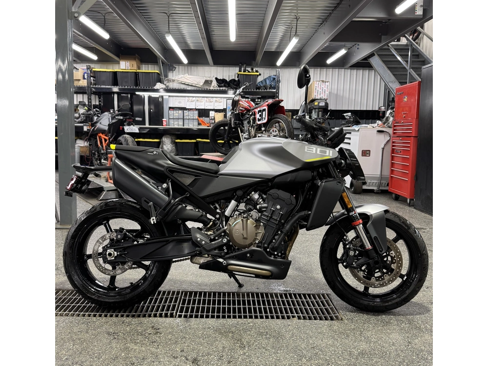 2025 Husqvarna Vitpilen 801 alt