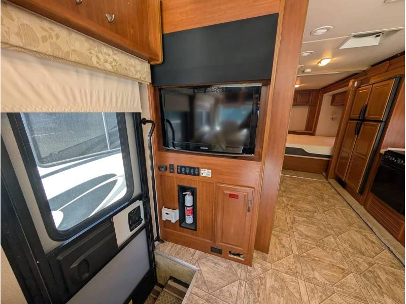 Fleetwood Bounder 33u 2011 alt