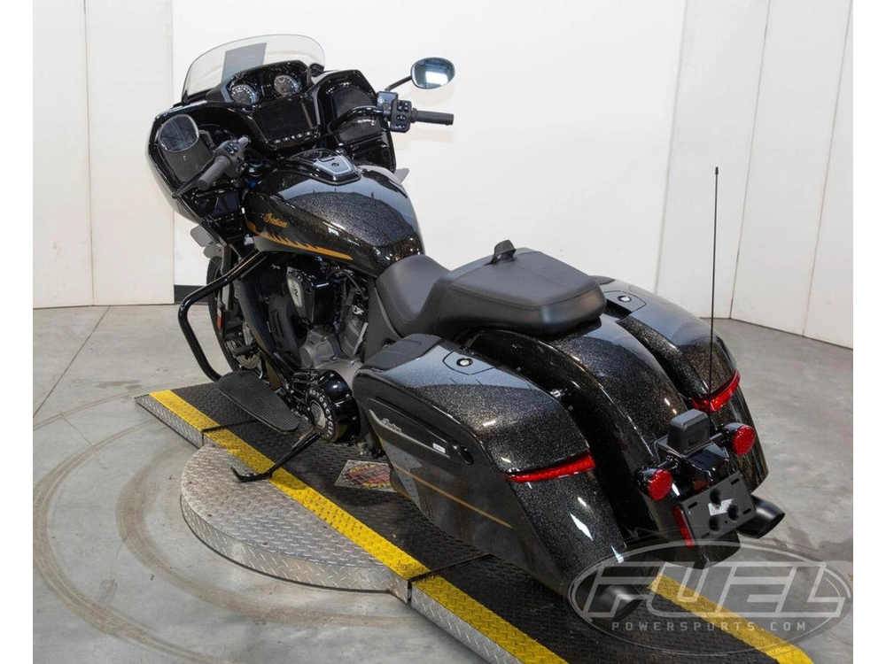 2026 Indian Motorcycle Challenger® Dark Horse® 112 W/powerband Audio Black Crystal W/black Metalli alt