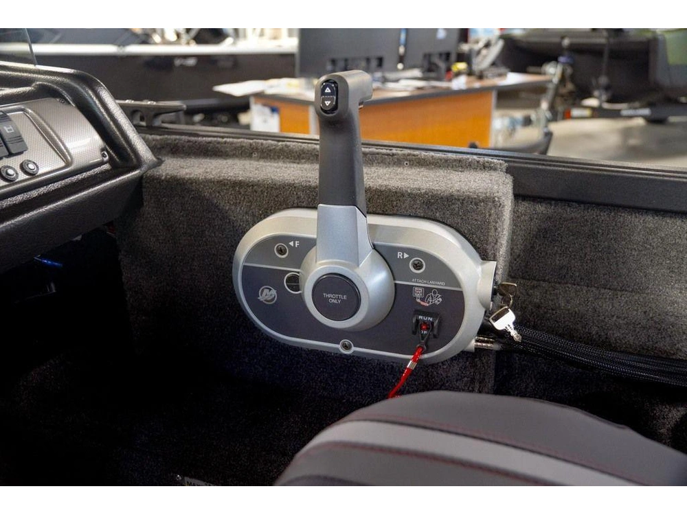 2026 Alumacraft Escape 165 Side Console alt