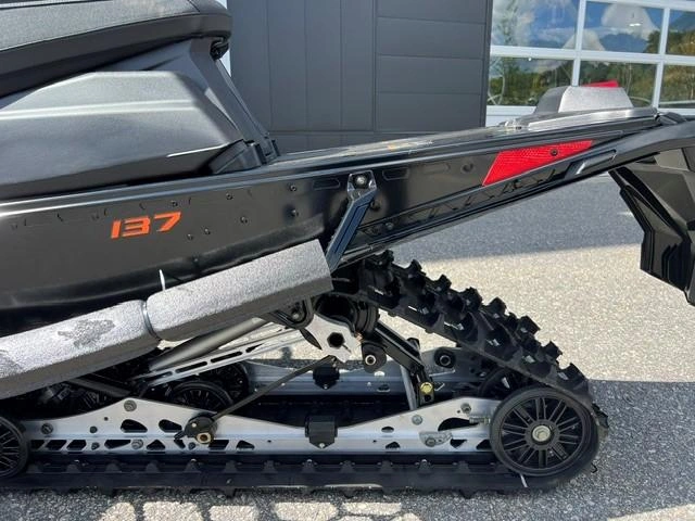 Polaris 650 Indy Sp 137 2027 alt