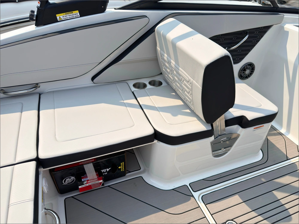 2027 Sea Ray Spo 210 alt