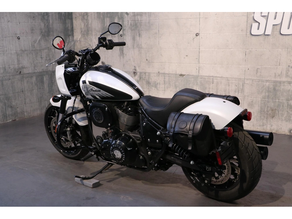 2024 Indian Motorcycle Sport Chief alt