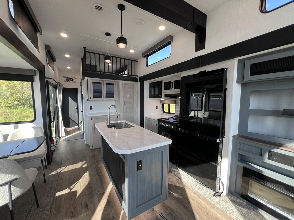 Forest River Puma Vista 402lft 2027 alt