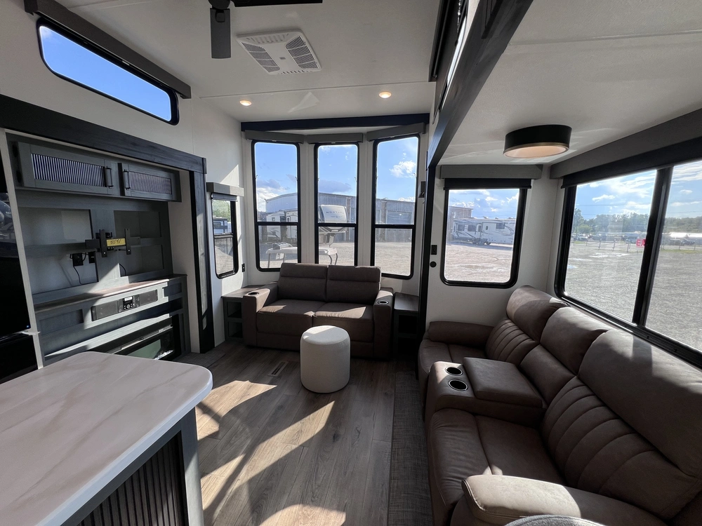 Forest River Puma Vista 402lft 2027 alt