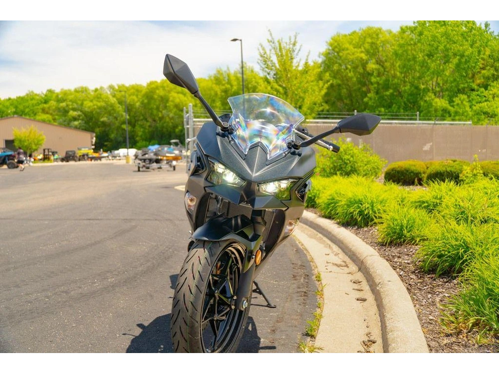 2026 Kawasaki Ninja® 500 alt