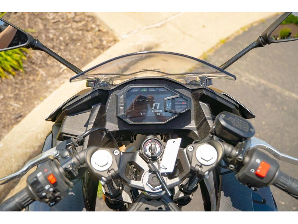 2026 Kawasaki Ninja® 500 alt
