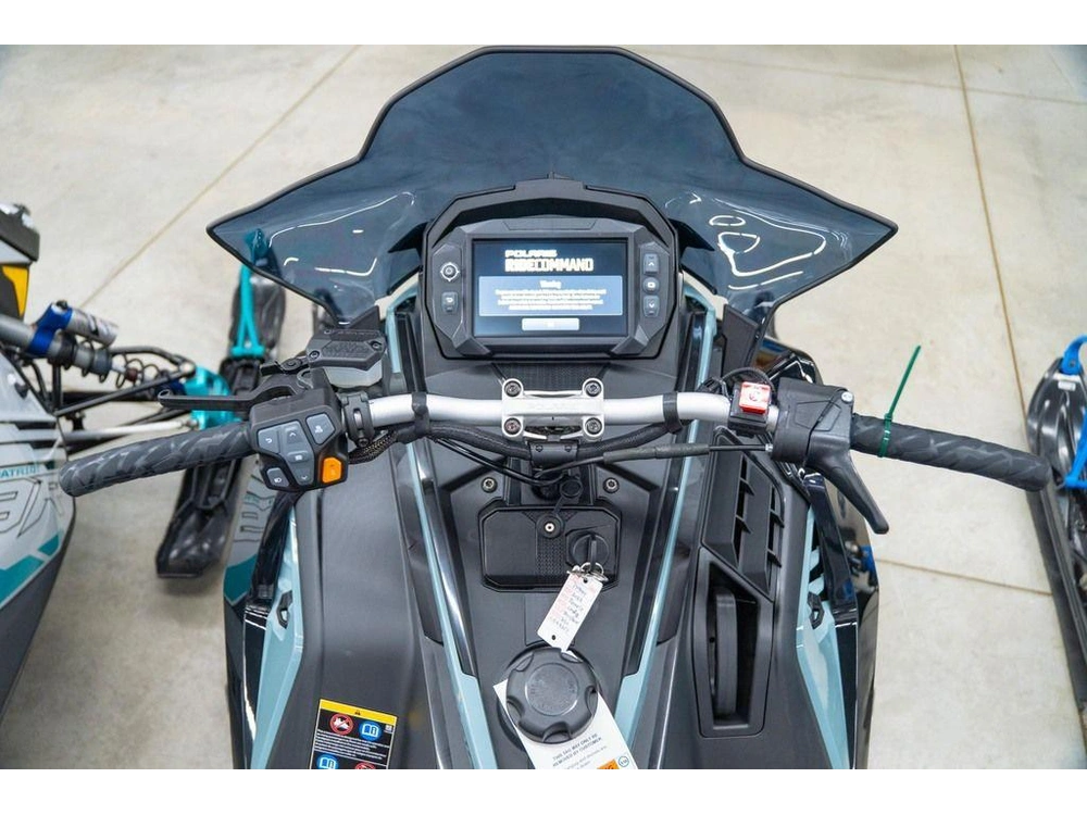 2026 Polaris 850 Indy Xc 137 Gloss Black / Blue Dusk alt