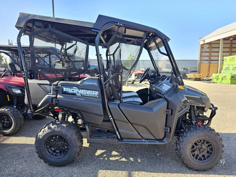 2026 Honda Pioneer 700-4 Deluxe alt