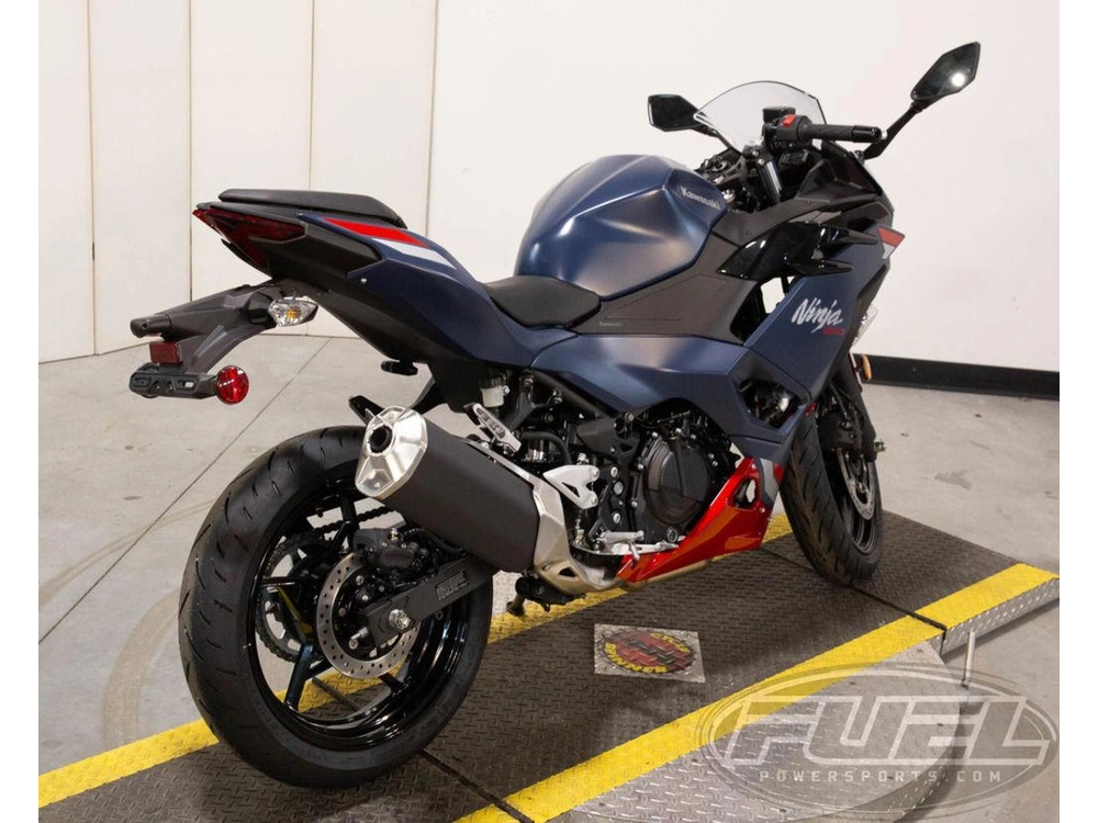 2026 Kawasaki Ninja® 500 Abs Metallic Matte Twilight Blue alt