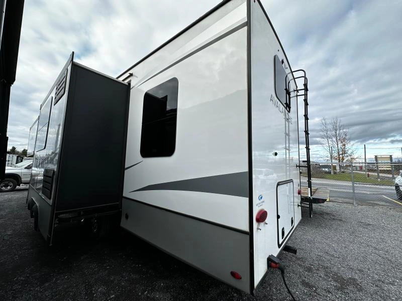 Keystone Rv Avalanche 352bh 2022 alt