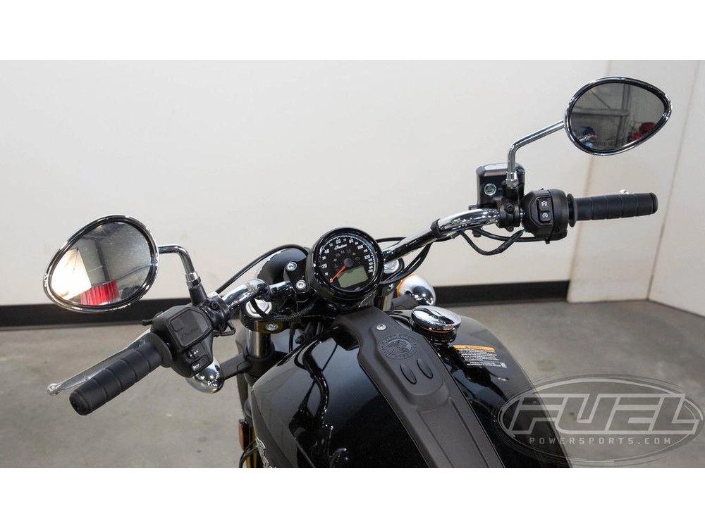 2025 Indian Motorcycle Scout® Classic Black Metallic alt