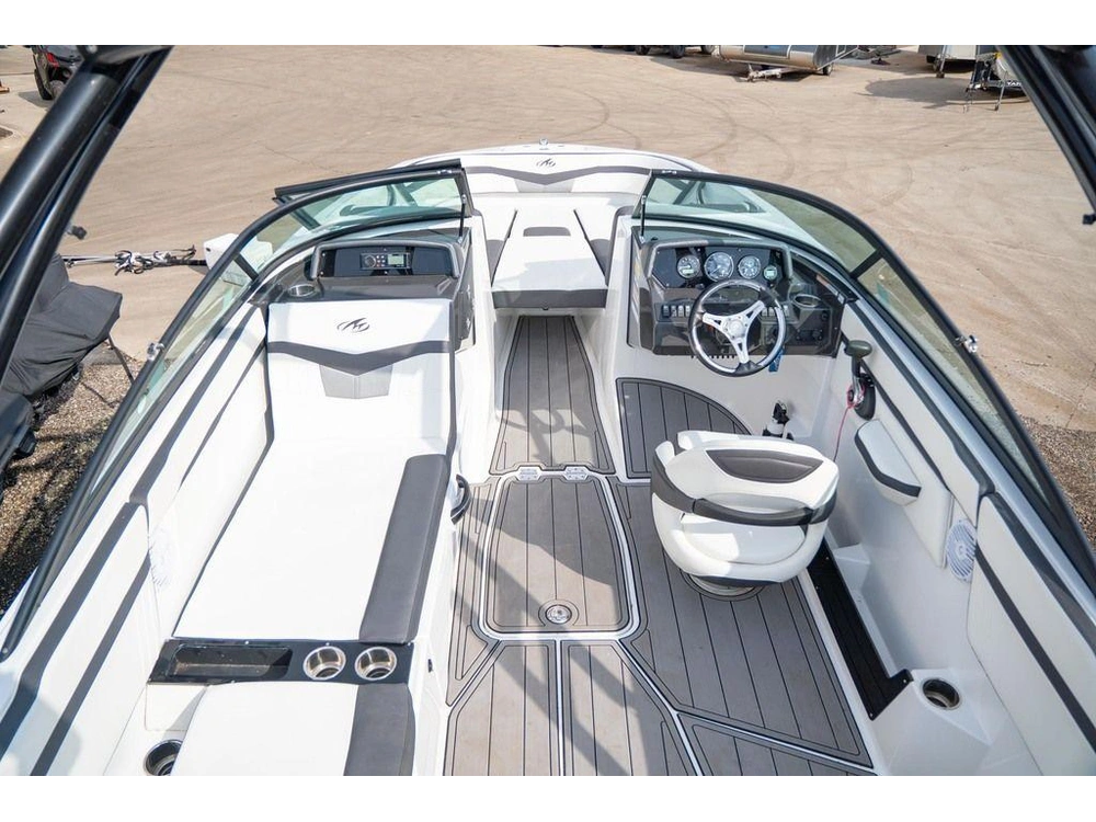 2019 Monterey Boats M-225 alt