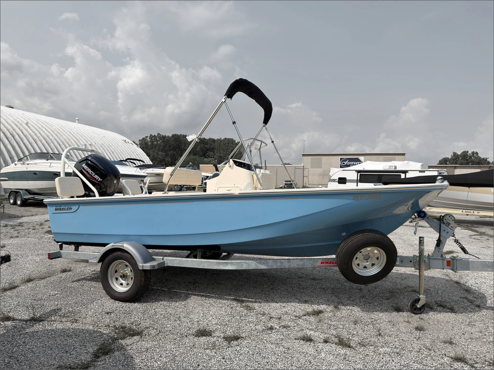 2027 Boston Whaler 170 Montauk