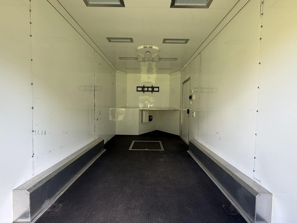 2019 Atc Aluminum Enclosed 8.5' X 16' Ta alt