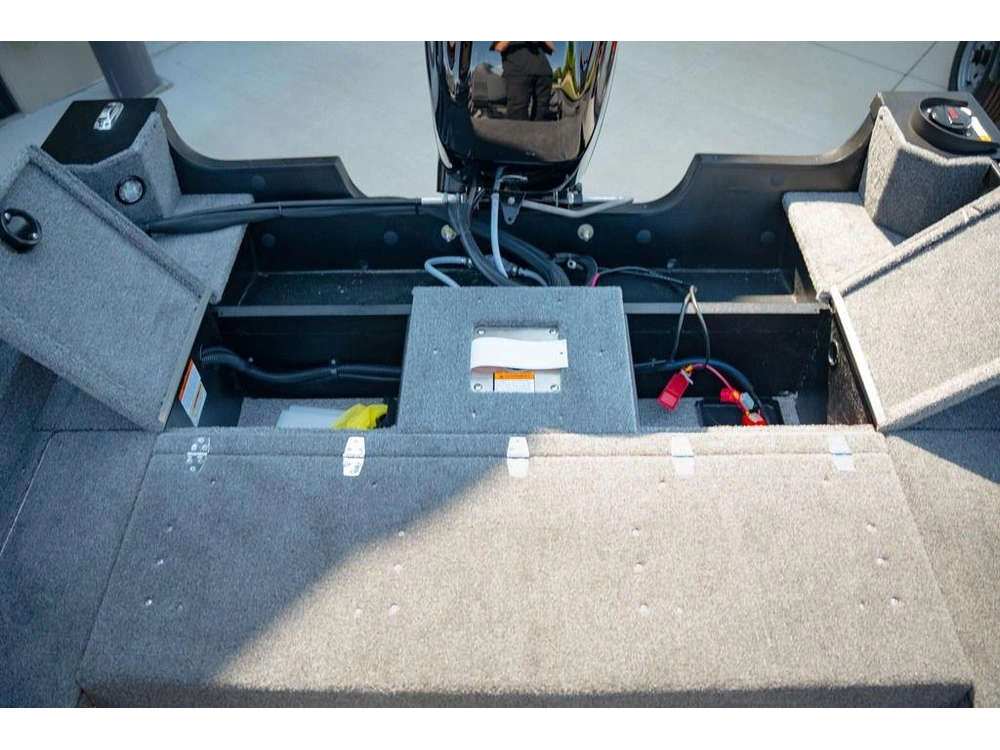 2027 Alumacraft Classic 165 Side Console alt