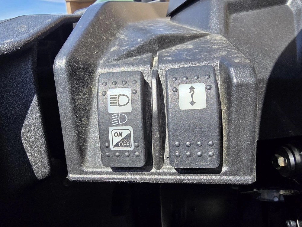 2024 Brp Commander Dps 700 alt