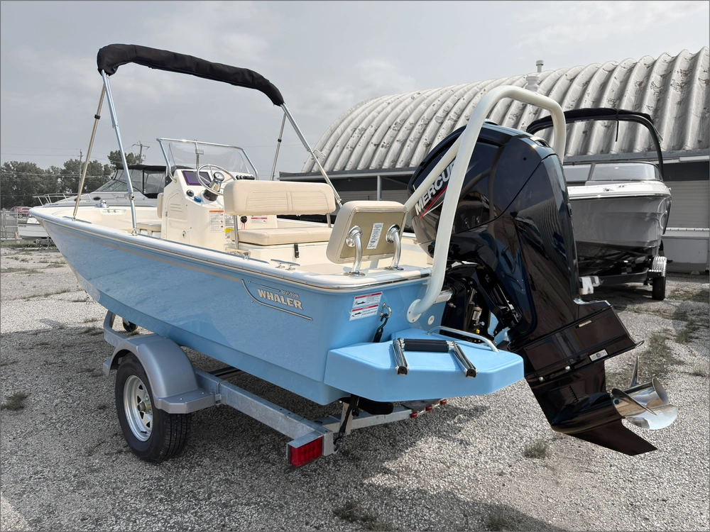 2027 Boston Whaler 170 Montauk