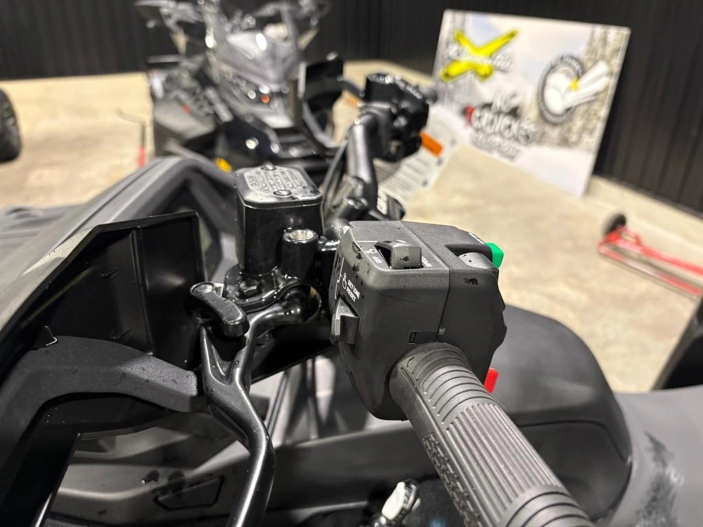 Can-am Outlander Max 6x6 Backcountry 1000r 2026 alt