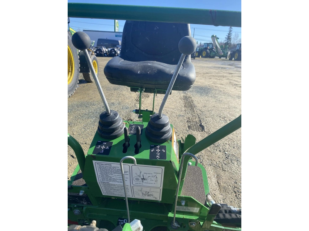 2020 John Deere 260b alt