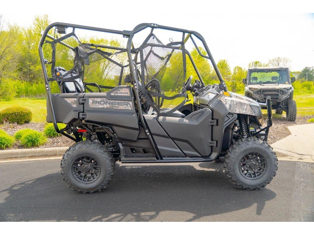 2026 Honda Pioneer 700-4 Forest alt