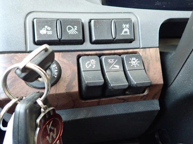 Kenworth W990 2025