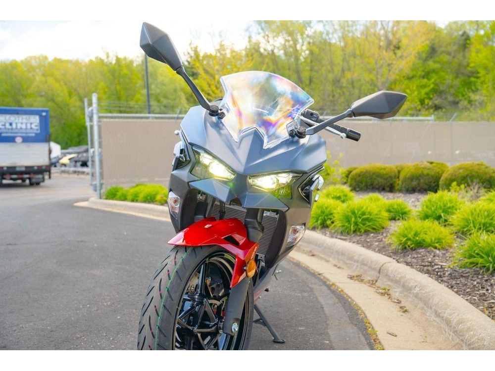 2026 Kawasaki Ninja® 500 Abs Metallic Matte Twilight Blue alt
