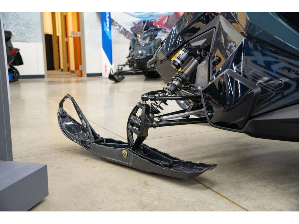 2026 Polaris 850 Indy Xc 137 Gloss Black / Blue Dusk alt