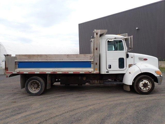 Peterbilt 325 2009