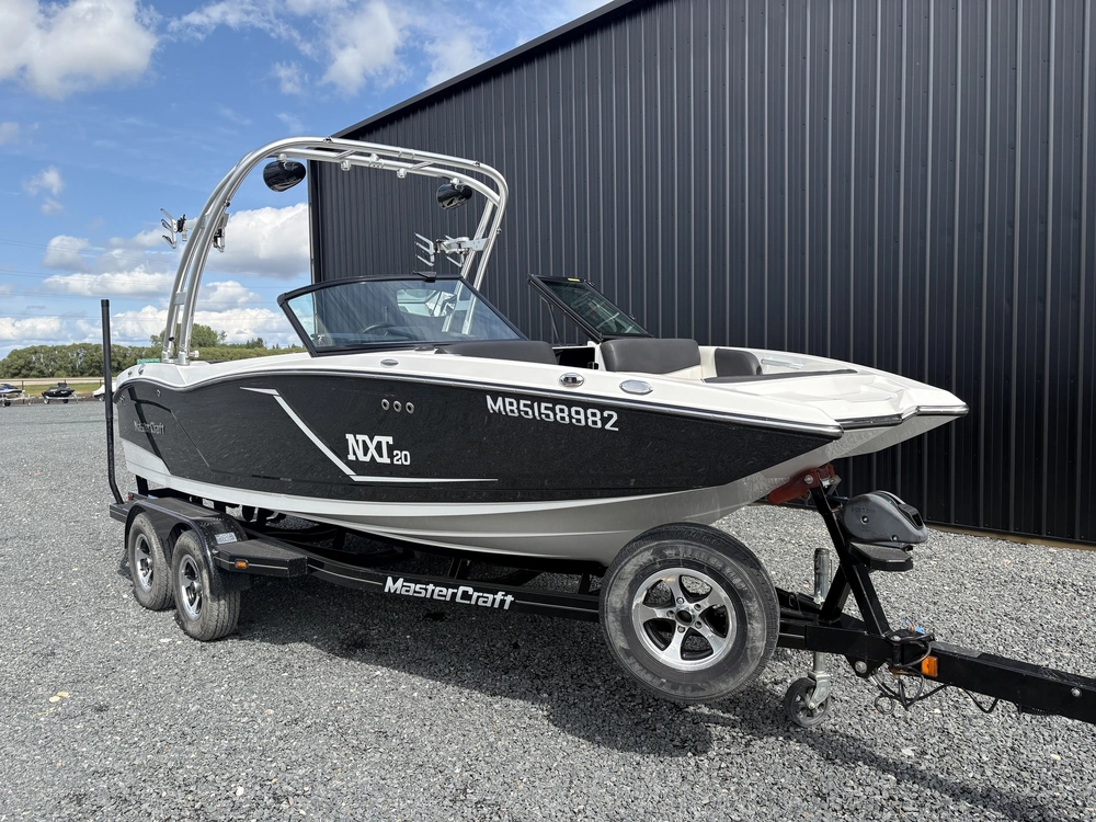 2016 Mastercraft Nxt 20 alt