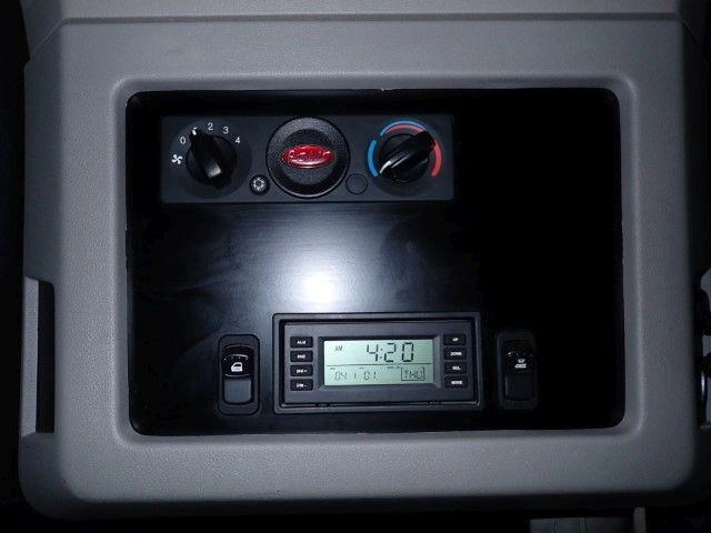 Peterbilt 589 2025
