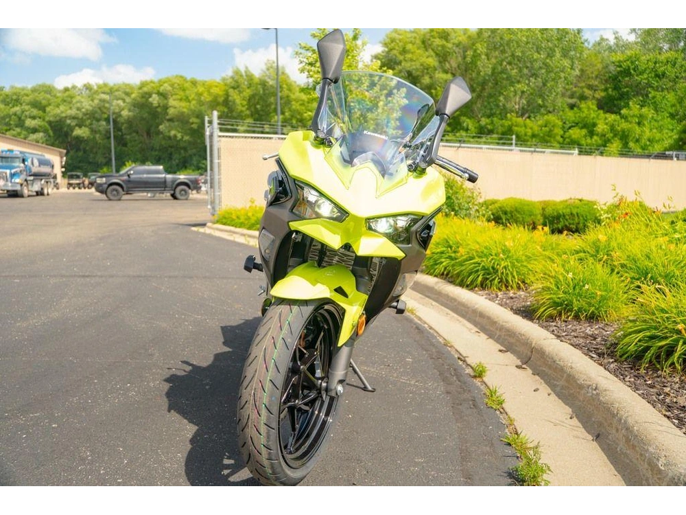 2026 Kawasaki Ninja® 500 Se Abs alt