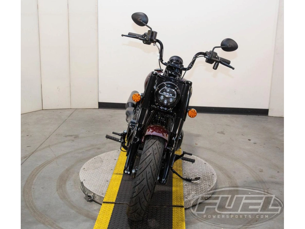 2025 Indian Motorcycle Chief® Bobber Dark Horse® Maroon Metallic alt