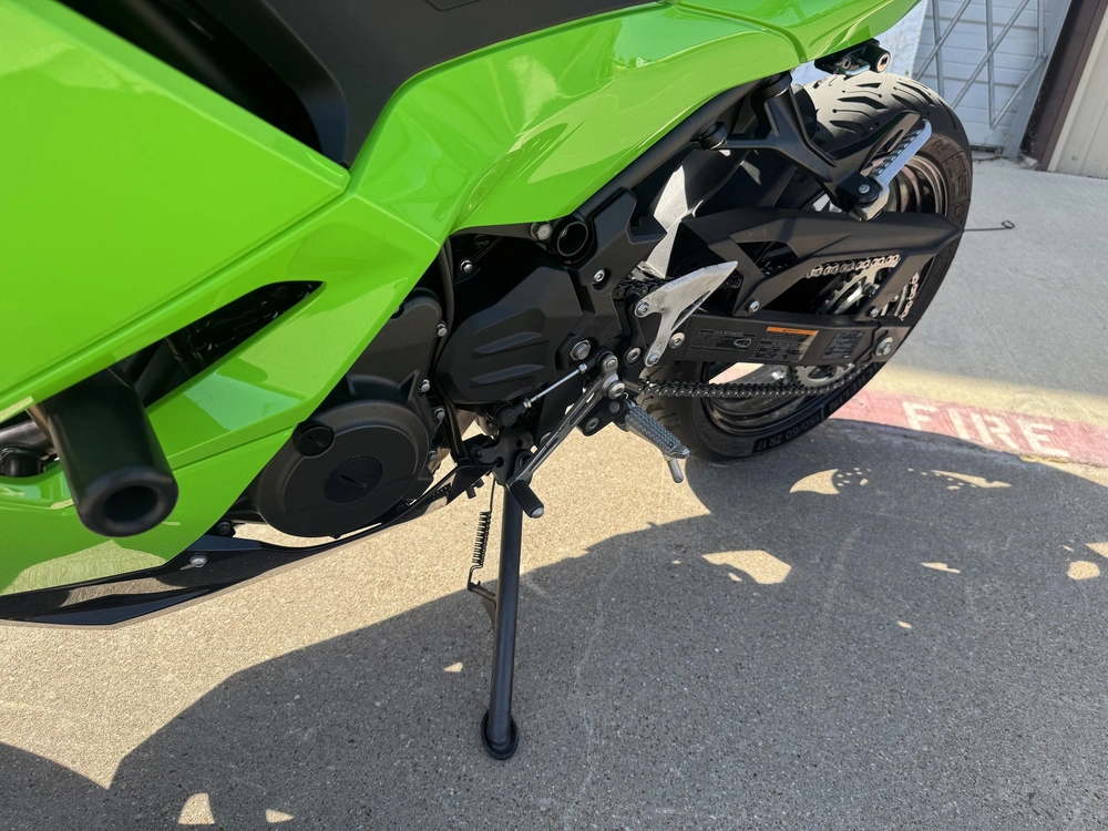 2026 Kawasaki Ninja 500 alt