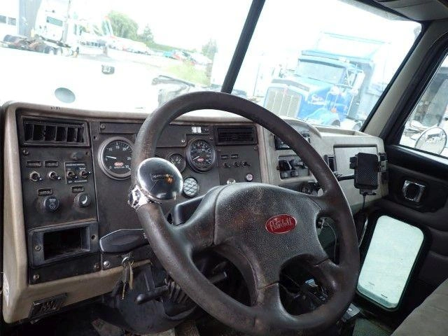 Peterbilt 325 2009