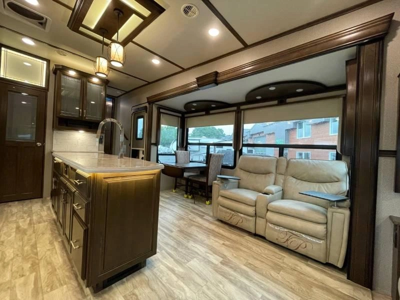 Grand Design Solitude 310gk 2020 alt