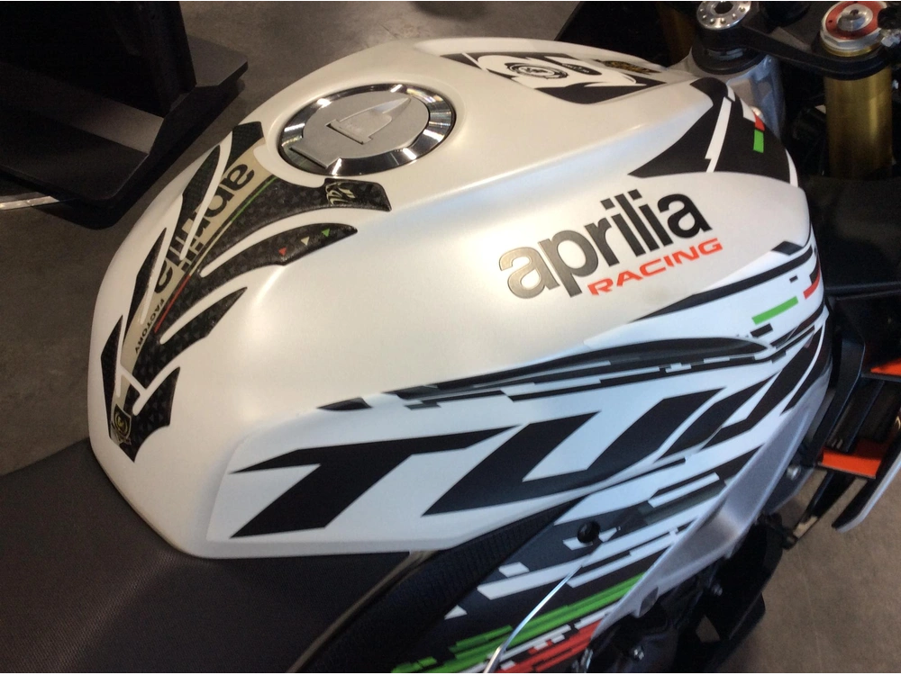 2022 Aprilia Tuono V4 1100 alt
