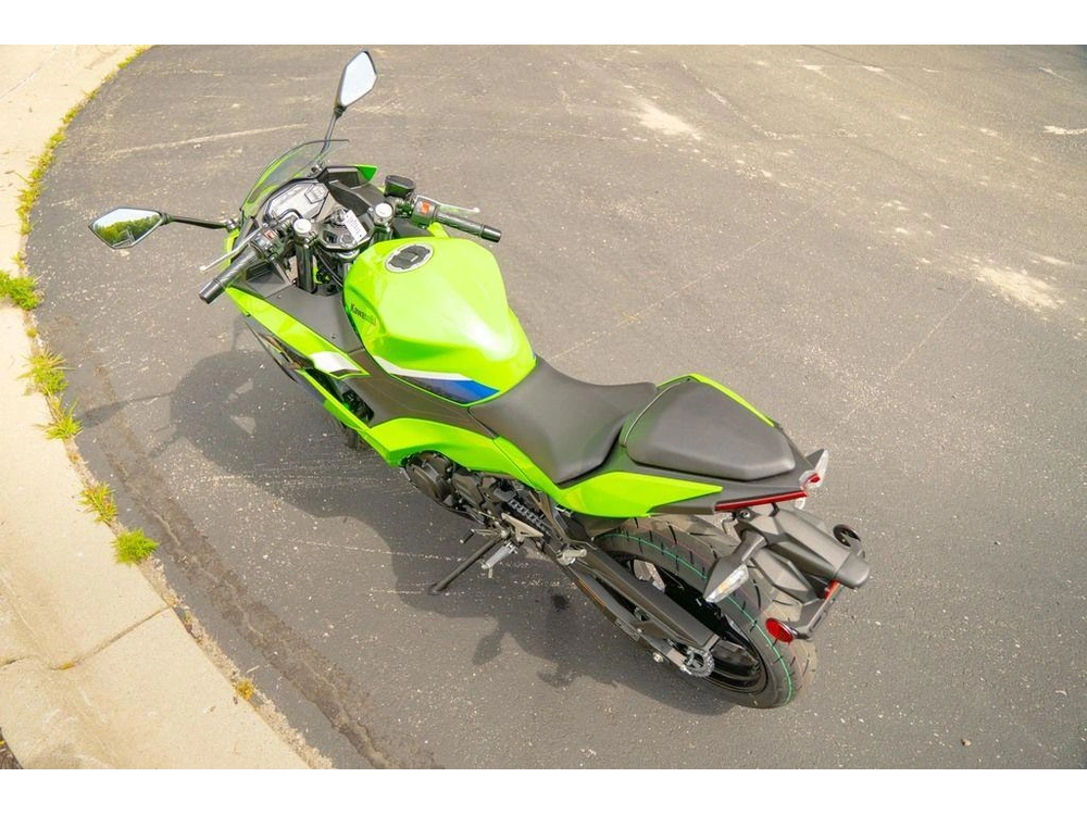 2026 Kawasaki Ninja® 500 alt
