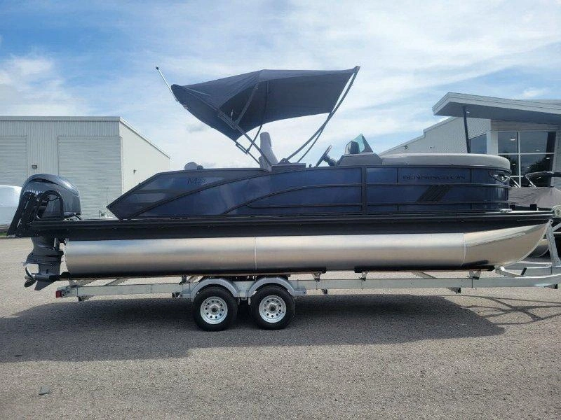 Bennington Marine M22 Swingback Luxe 3t / F200 2025 alt