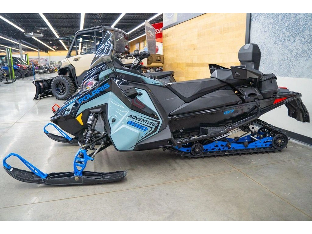2026 Polaris 650 Indy Adventure 137 Gloss Black / Blue Dusk alt