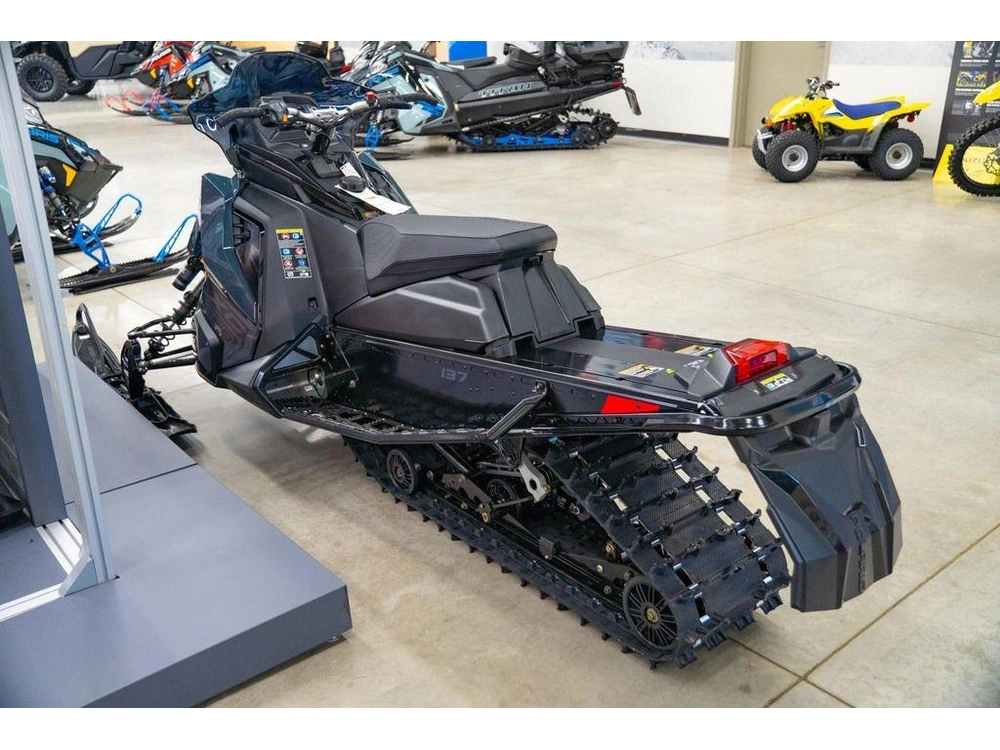 2026 Polaris 650 Indy Xc 137 Gloss Black / Blue Dusk alt