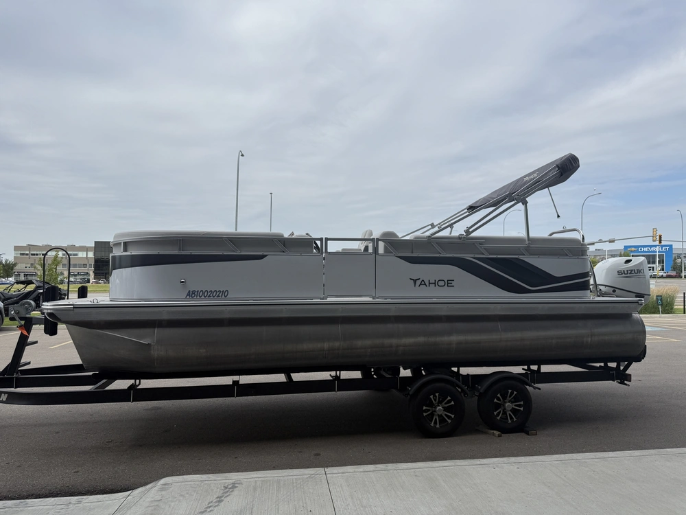 2025 Tahoe 2380ql alt