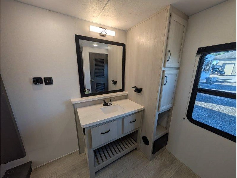 Coachmen Catalina 42condo 2027 alt