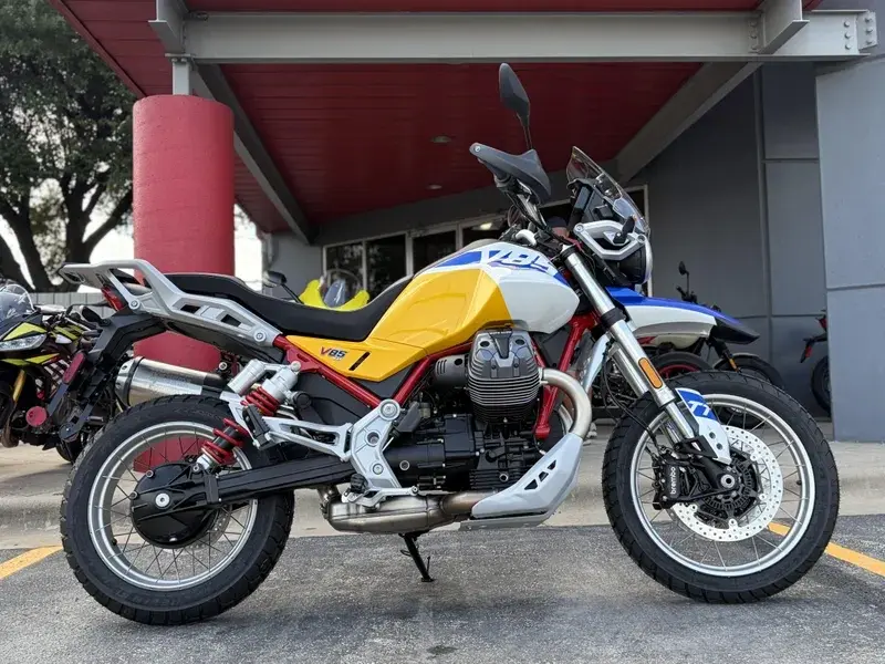 2027 Moto Guzzi V 85 TT YELLOW