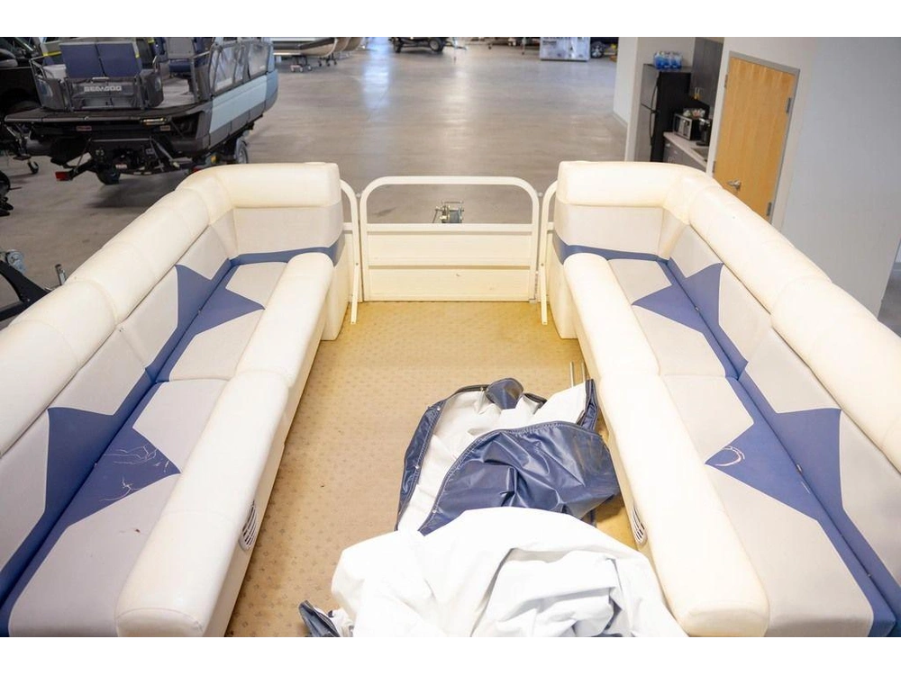 2005 Bentley Industries 240 Cruise alt